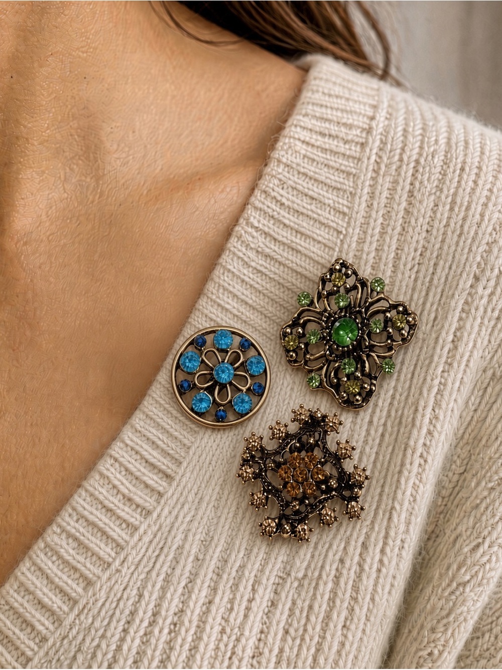 Vintage style brooches 3